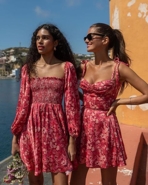 La Semaine Paris on Instagram: “Matchy-matchy: Laetitia and Gabrielle in a flowery print look from the new drop, available from Thursday, 29th 🌸 Last but not least: both…” Kratke Haljine, Resort Runway, Gabrielle Caunesil, Rose Glasses, Madrid Outfits, Networking Outfit, Elegantes Outfit Damen, Chic Work Outfits Women, Work Outfits Women Office