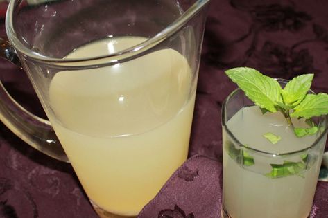 Lemonade With Mint, Good Lemonade Recipe, Meyer Lemon Recipes, Mandarin Juice, Candied Lemon Peel, Best Lemonade, Top Secret Recipes, Mint Recipes, Homemade Lemonade