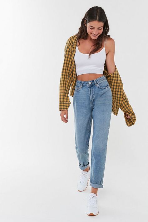 Outfitters Clothes, Mom Jeans Outfit, Comfy Jeans, Jeans Outfit Casual, Boyfriend Jean, Outfit Jeans, High Waisted Mom Jeans, Jeans Mom, High Rise Mom Jeans