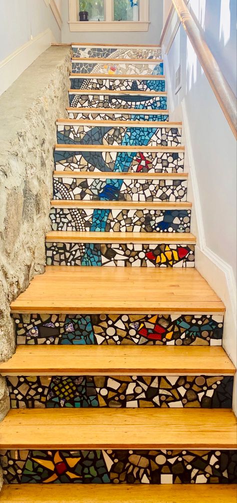 Mosaic Tile Steps, Mosaic Stairs Indoor, Mosaic Stairs Outdoor, Tiled Steps, How To Make Stairs, Wooden Staircase Railing, Mosaic Stairs, Beach Stairs, Mosaic Vases