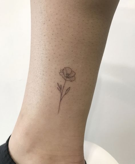 Flower Tattoos Dainty, Fine Line Poppy, Flower Fine Line Tattoo, Flower Tattoos Simple, Flower Fine Line, Dainty Flower Tattoos, Red Poppy Tattoo, Tattoos Dainty, Traditional Tattoo Stencils