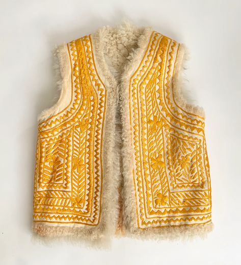 60s Embroidery, Gilet Outfit, Sheepskin Vest, Boho Fashion Winter, Shearling Vest, Wool Vest, Gold Embroidery, Hippie Outfits, Art Clothes