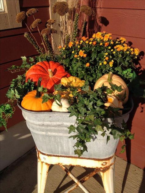 Beautiful Fall Planter or Fall Container. Fall Porch Decor:) Fall Front Porch Decor Ideas, Pumpkins And Gourds, Fall Containers, Pumpkin Display, Fall Planters, Fall Front Porch Decor, Fall Thanksgiving Decor, Fall Deco, Diy Outdoor Decor