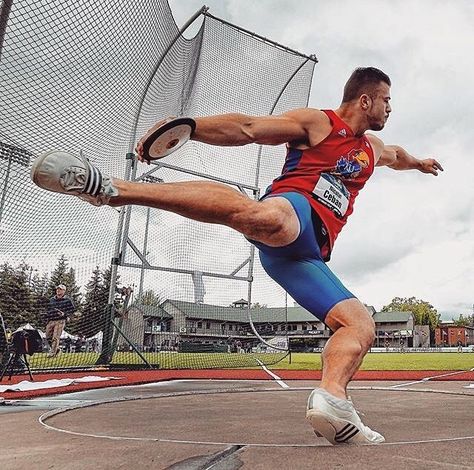 Nicolai Ceban discus throw Dynamic Action Poses Reference Male, Discus Aesthetic, Disc Throwing, Throwing Pose, Motion Poses, Discus Throwing, Discus Thrower, Discus Throw, Heptathlon