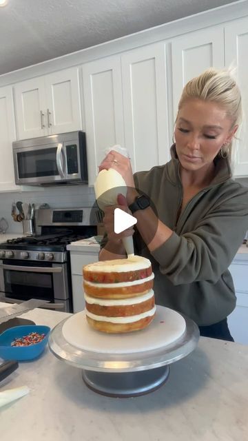 Whitney Berge on Instagram: "Unicorn Cake tutorial 

#theblondewhobakes #cake #cakes #cakedecorating #dessert #unicorn #unicorncake #unicornbirthday #birthday #birthdaycake #food #foodie #inthekitchen #cakevideo #lifehacks #life #baking #instafood #instagram #instagood" How To Decorate A Unicorn Cake, Easy Horse Cake, Diy Unicorn Birthday Cake, Unicorn Cake Tutorial, Rocking Horse Cake, Unicorn Cake Ideas, Unicorn Cake Design, Easy Unicorn Cake, Horse Birthday Cake