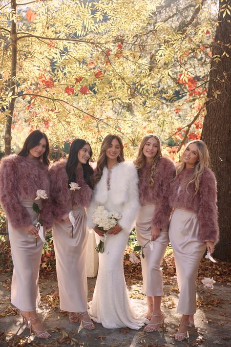 Bride Coat Wedding, Winter Wedding Coats For Bridesmaids, 2 Bridesmaids Pictures, January Wedding Bridesmaid Dresses, Autumn Bridal Party, Winter Wedding Bridesmaid Dresses, Germany Elopement, Winter Wedding Bridal Party, Winter Bridal Party