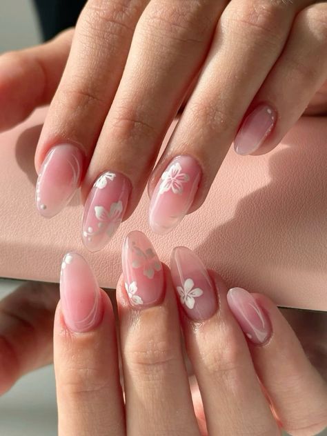 Pink Nail Designs Flowers, Summer Flower Nails Almond, Light Pink Nails With Design Classy, Summer Flowers Nails, Almond Nails Designs Flowers, Chrome Nails With Flowers, Light Pink Flower Nails, Hisbusic Flower Nails, Light Pink Nails With Flowers