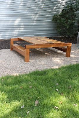 austin cubed: a Modern picnic table Modern Picnic Table, Build A Picnic Table, Outside Table, Diy Picnic Table, Wooden Patio Furniture, Diy Deck Furniture, Picnic Table Plans, Wooden Garden Table, Container Restaurant