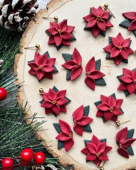 Poinsettia Polymer Clay Earrings, Poinsettia Flower Craft, Polymer Clay Ideas Christmas, Fimo Clay Jewelry, Winter Polymer Clay Earrings, Polymer Clay Poinsettia, Clay Poinsettia, Christmas Polymer Clay Ideas, Polymer Clay Christmas Tree