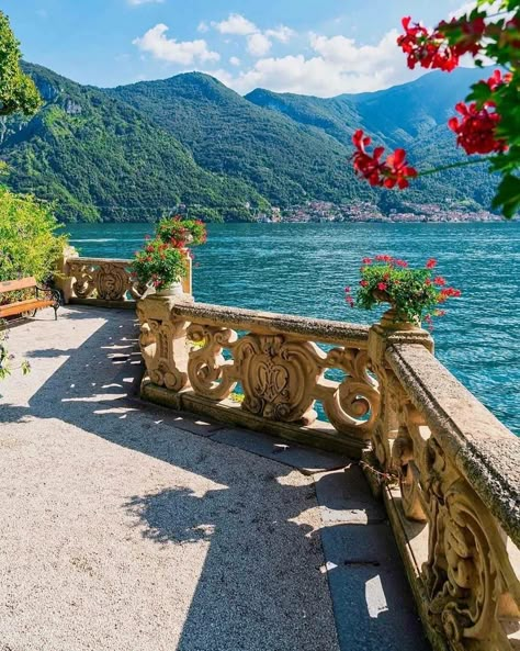 Garda Italy, Lake Como Italy, Como Italy, Dream Travel Destinations, Lake Como, Pretty Places, Dream Destinations, Travel Aesthetic, Italy Travel