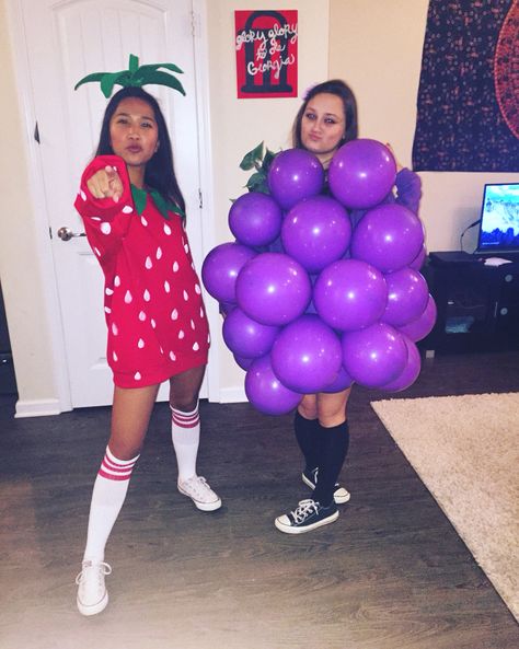 DIY Halloween fruit costumes for girls. Grape Halloween Costume, Halloween Fruit Costumes, Gilmore Girls Halloween Costume, Diy Fruit Costume, Pac Man Halloween Costume, Fruit Halloween Costumes, Luigi Halloween Costume, Diy Halloween Costumes For Girls, Pineapple Costume