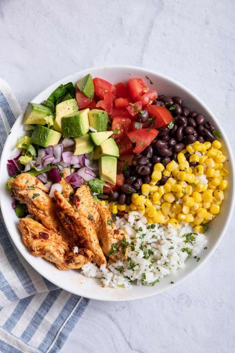 Chipotle Inspired Recipes, Protein Bowl, Healthy Bowls Recipes, Resep Salad, Chicken Burrito, Healthy High Protein Meals, Resep Diet, Healthy Food Inspiration, Healthy Bowls