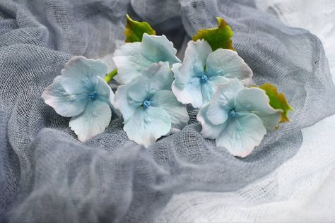 Hydrangea clay flowers #4tclayflowers #sugarflowers  #clayflowers #coldporcelain Clay Flowers Tutorial, Ceramic Hydrangea, Hydrangea Pottery, Clay Hydrangea, Hydrangea Sculpture, Clay Hydrangea Flower Tutorial, Crochet Flowers Hydrangea, Diy Hydrangea, Hydrangea Sculpture Painting