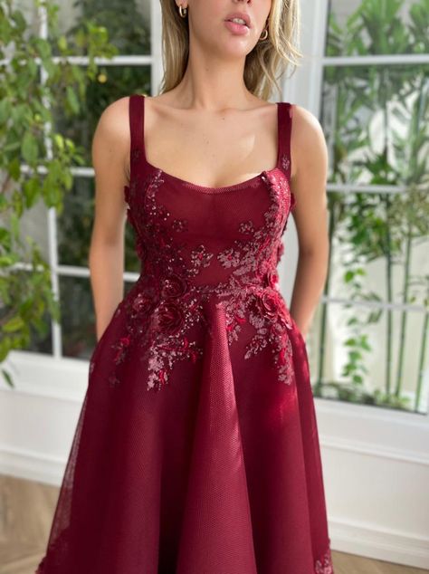 Maroon Dress Outfit, Teuta Matoshi, Western Dresses For Women, Beautiful Casual Dresses, Color Combinations For Clothes, Maroon Dress, Embroidered Blouse Designs, Party Wear Indian Dresses, Custom Size Dresses