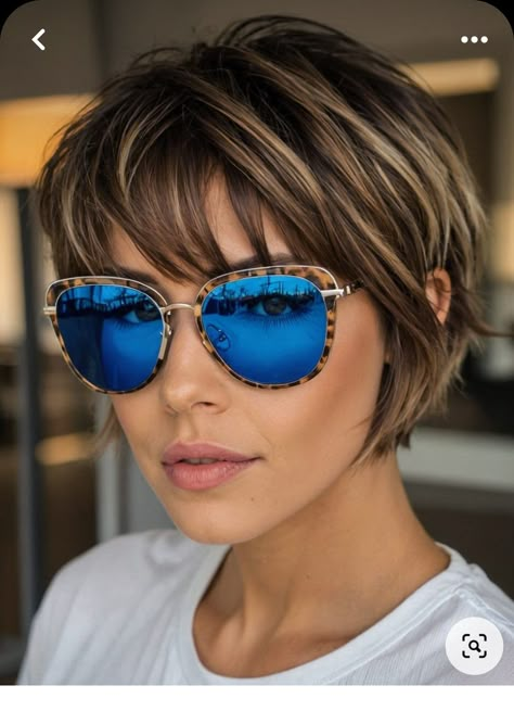 Kort Bob, Short Choppy Haircuts, Short Shag Hairstyles, Chin Length Hair, Messy Short Hair, Shag Hairstyles, Short Hairstyles For Thick Hair, Hair 2024, Short Bob Haircuts