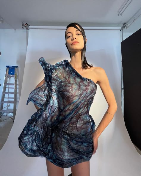 Biomorphic Fashion, Fluid Fashion Design, Water Clothing Design, Wave Fashion Design, Tornado Dress, Resin Fashion Clothes, Fashion Inspired By Water, Wave Dress, Water Themed Dress