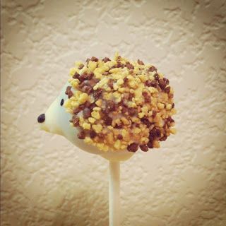 hedgehog cake pops Hedgehog Cake Pops, Hedgehog Ideas, Hedgehog Party, Animal Foods, Hedgehog Cake, Sandwich Cookie, Pop Ideas, Forest Birthday, Animals Forest