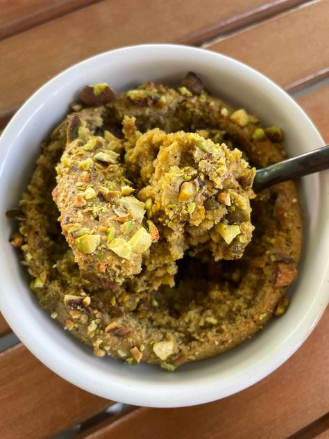 Pistachio Baked Oats with Pistachio Butter Filling - Taylor Likes Pistachio Baked Oats, Pistachio Breakfast Recipes, Healthy Pistachio Recipes, Pistachio Oats, Pistachio Paste Recipe, Pistachio Oatmeal, Baked Oats Recipe, Spiced Cashews, Oatmeal Bites