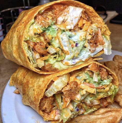 Buffalo Chicken Wrap, Chicken Wrap, Food Babe, Delicacy Food, Food Therapy, Yummy Comfort Food, Nyc Food, Sweet Snacks Recipes, Food Recepie