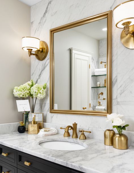 50 Master Bathroom Ideas To Elevate Your Space With Style And Luxury Elegant Guest Bathroom Decor, Gold Hardware Bathroom, Open Plan Bathrooms, Large Bathtubs, Guest Bathroom Decor, Luxury Master Bathrooms, Elegant Vanity, Modern Lake House, Bathroom Fireplace