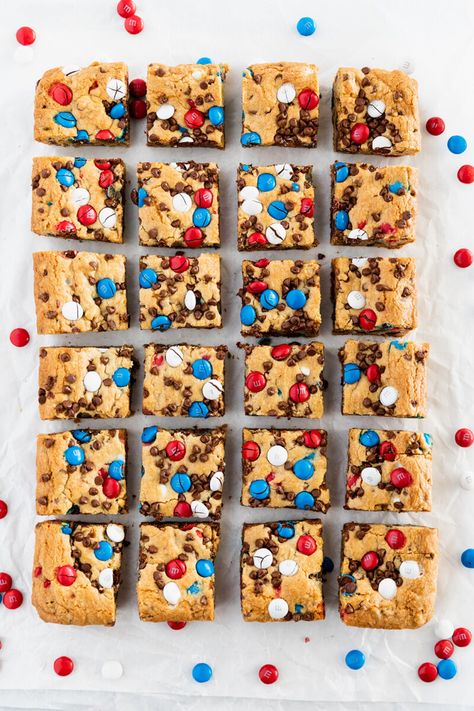 Festive And Easy 4th Of July Desserts Fourth Of July M&m Cookies, Fourth Of July Food Bbq, M M Cookie Bars, Memorial Day Desserts, Cookie Bars Easy, July Desserts, Potluck Ideas, Themed Treats, Usa Party