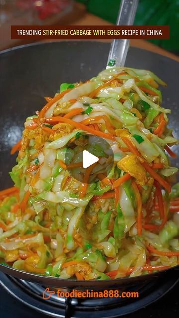 Cabbage With Eggs, Stir Fried Cabbage Recipes, Cooked Cabbage Recipes, Fried Cabbage Recipes, Asian Salad Recipe, Vegetable Stir Fry Recipe, Cabbage Stir Fry, Resep Salad, Chinese Cooking Recipes