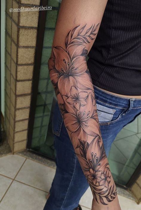 Flowers Sleeve Tattoo Women, Rare Tattoos For Women, Flower Sleeve Tattoos For Women, Cute Thigh Tattoos, Arm Sleeve Tattoos For Women, Feminine Tattoo Sleeves, Cute Hand Tattoos, Pretty Hand Tattoos, Tasteful Tattoos