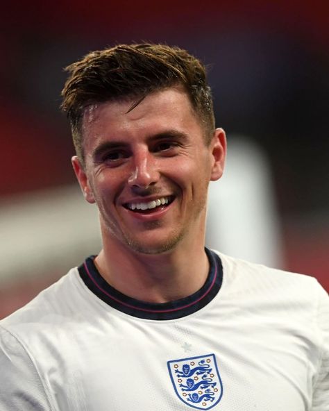 England football team shared a post on Instagram: “The match-winner 😁” • Follow their account to see 4,303 posts. Football Player Drawing, Football Players Photos, England National Team, England Football Team, Mason Mount, Soccer Guys, Chelsea Football Club, England Football, Chelsea Football