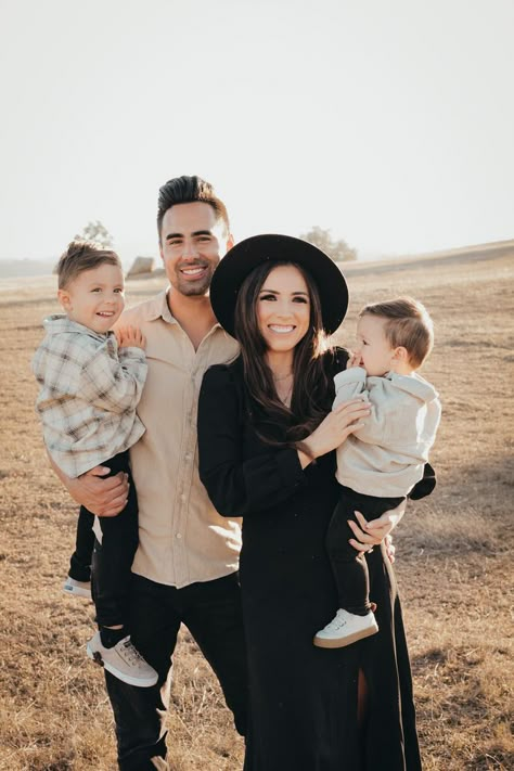 Black Fall Photo Outfits, Summer Family Picture Outfits Black, Outdoor Family Photo Outfits Summer Black, Monochrome Family Photo Outfits, Family Photos Black And Tan, Black Outfits Photoshoot Family, Family Pictures Black Dress, What To Wear Photoshoot Couples, Black Dress Family Photoshoot