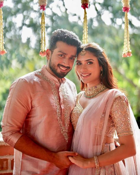 Couple Poses In Indian Outfit, Engagement Look Couple Indian, Roka Ceremony Photoshoot, Couple Pose Marriage, Couple Dress Photoshoot, Poses In Saree With Husband, Kurta Couple Poses, Simple Couple Poses Indian Wedding, Roka Poses For Couples