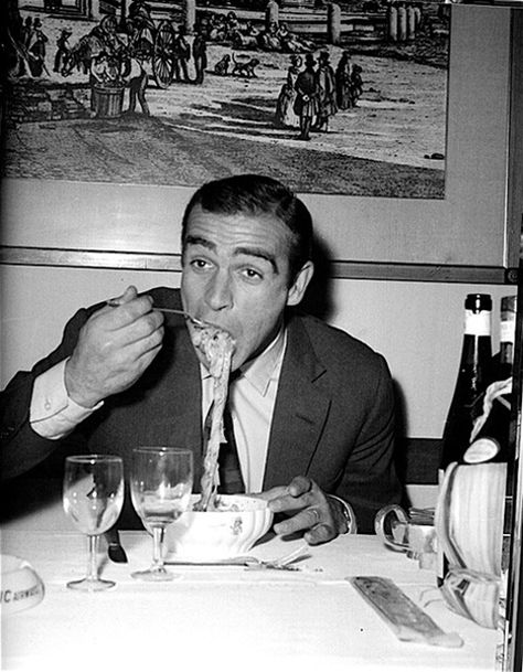 VintagePhotos on Twitter: "Sean Connery eating pasta. 1960s… " Eating Pasta, Danny Devito, Eddie Van Halen, Mel Gibson, Sean Connery, Robert Plant, People Eating, Carrie Fisher, Janis Joplin