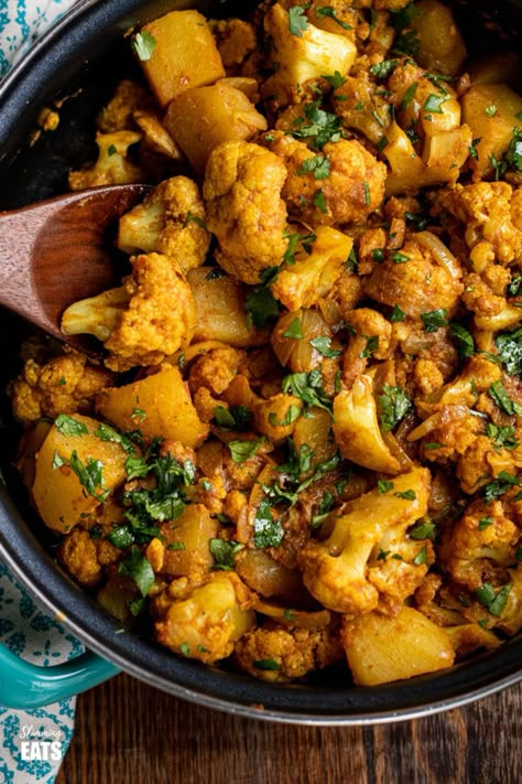 Aloo Gobi Recipe, Gobi Recipe, Gobi Recipes, Whole30 Vegan, Fakeaway Recipes, Cauliflower Potatoes, Indian Meal, Aloo Gobi, Vegetarian Dish