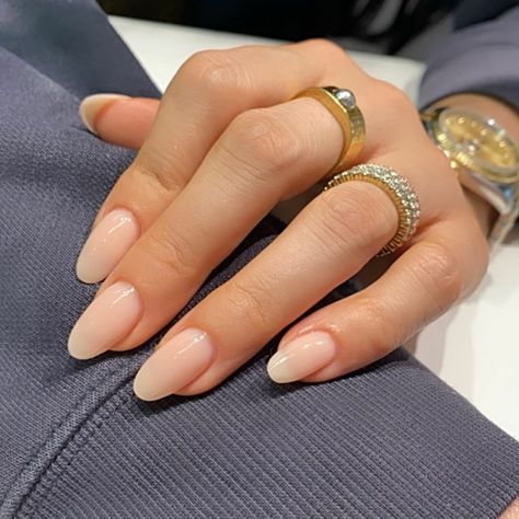 Classy Almond Nails Natural, Nude Nails Almond Shape, Almond Nude Nails, Classy Nude Nails, Bridesmaids Nails, Shaped Nails, Casual Nails, Bride Nails, Almond Shaped