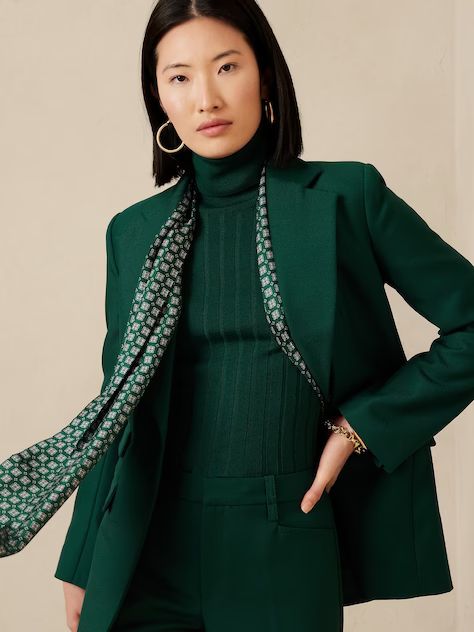 Women's The Art Of Suiting | Banana Republic Forest Emerald Green, Deep Autumn Color Palette, Deep Winter Colors, Green Turtleneck, Turtleneck Jumper, Winter Capsule Wardrobe, Deep Winter, Turtle Neck Jumper, The Sheep