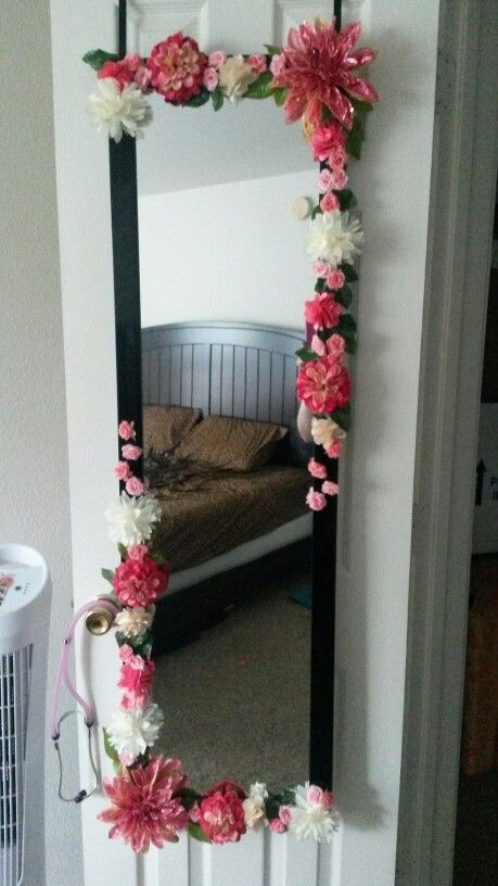 My DIY body Mirror!!!! Painted Body Mirror, Body Mirror Decorating Ideas Diy, Diy Decorative Mirror Frames, Diy Body Mirror, Body Mirror Decorating Ideas, Diy Mirror Decor, Paint Mirror, Floral Mirror, Flower Mirror