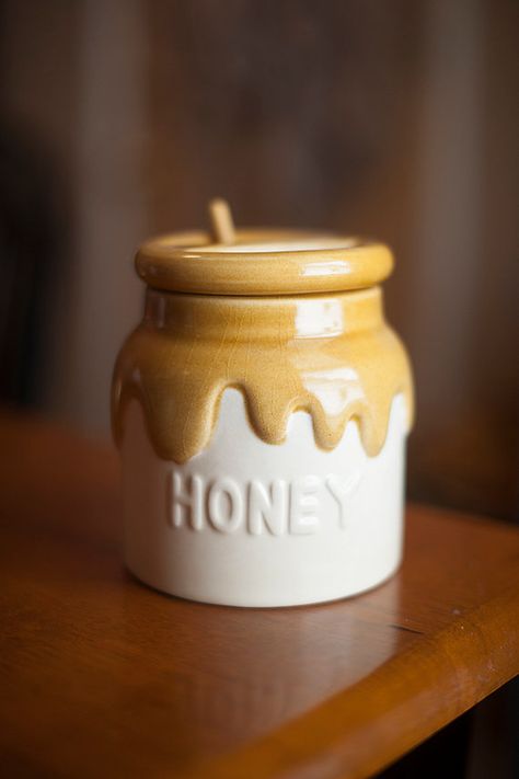 ✿⊱╮ Bee Skep, Air Dry Clay Projects, Clay Crafts Air Dry, Honey Jar, Jam Jar, Ceramics Ideas Pottery, Honey Pot, Save The Bees, Bees Knees