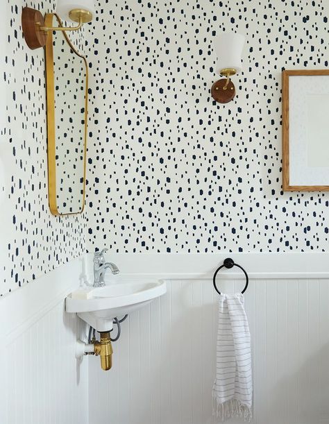 Black Fittings Bathroom, Spotty Wallpaper, Polka Dot Bathroom, Small Half Bathroom, Small Powder Room Ideas, Leclair Decor, Dot Wallpaper, Blue Grey Walls, Cottage Remodel