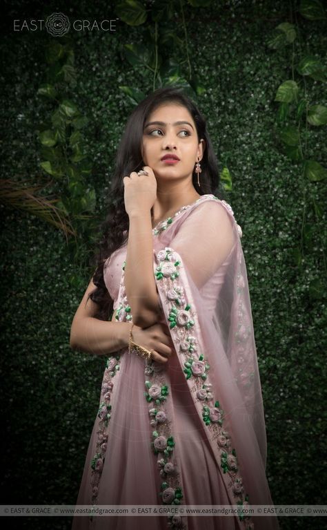 Lehnga Photoshoot Poses, Baby Pink Lehenga, Baby Pink Silk, Girl India, Lehenga Stitched, Sheer Dupatta, Indian Bride Poses, Indian Bride Photography Poses, Umbrella Painting