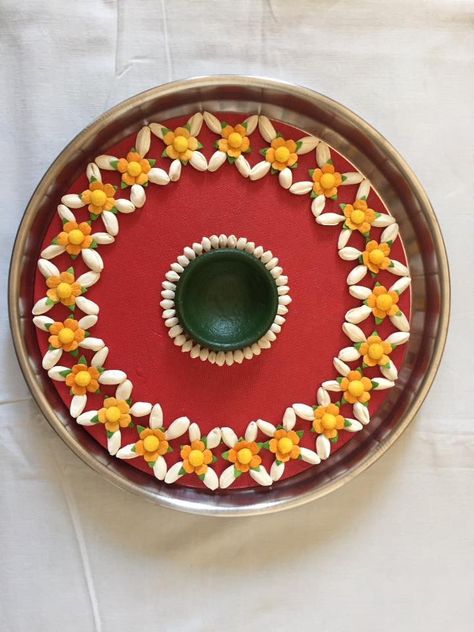 Artificial buds n flowers Navratri Aarti Thali Decoration, Arati Plate Decoration, Navratri Thali Decoration, Dish Decoration For Aarti, Navratri Aarti Thali Decoration Ideas, Arti Thali Decoration Ideas For Ganpati, Puja Thali Decoration Ideas, Haldi Thali, Aarti Thali Decoration Ideas