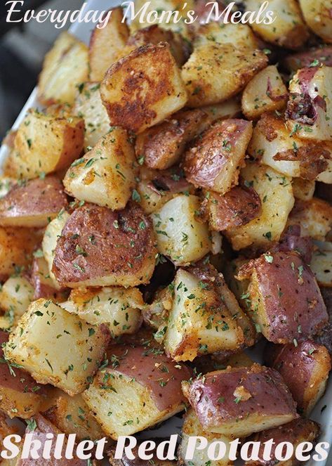 Breakfast Red Potatoes Skillet, Red Potato Recipes Breakfast, Red Potatoes For Breakfast, Red Potato Breakfast Recipes, Quick Red Potato Recipes, Red Potatoes Breakfast, Diced Potatoes Skillet, Fried Red Potatoes, Skillet Breakfast