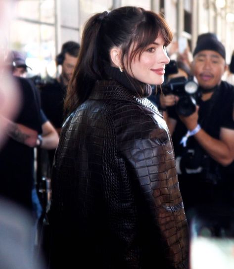 Brunette Fringe, Anne Hathaway Hair, Middle Part Bangs, French Fringe, Face Framing Bangs, Michael Kors Fashion, Fringe Hairstyles, Long Hair With Bangs, Anne Hathaway