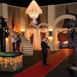 Mini Royale Hotel Theme Prom Decorations, Film Party, Homecoming Themes, Casino Costumes, James Bond Style, Prom Themes, Party Food Themes, Casino Party Decorations, Casino Dress