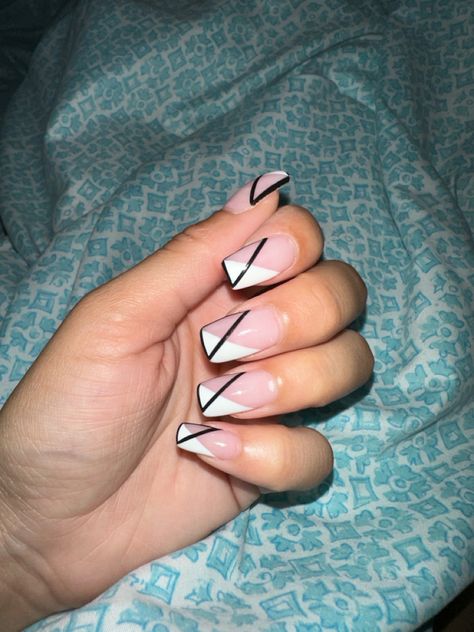 a black and white french manicure design for gel tips White Tip Black Line Nails, Diagonal Tip Nails, Diagonal French Nails, Black French With White Line, Black French Tip White Outline, Diagonal French Tip, Diagonal French Tip Nails, French Tip With A Twist, Classic French Tip