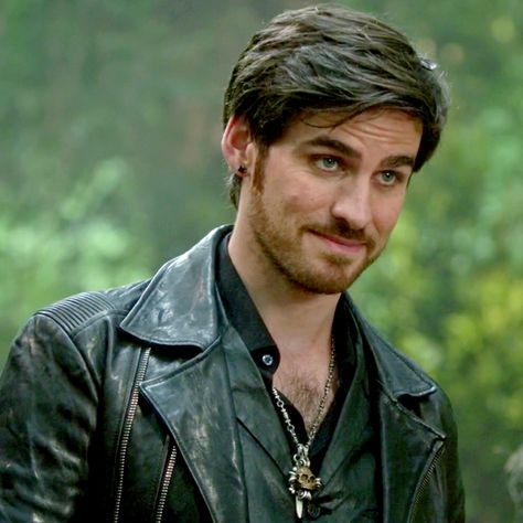 Colin O'Donoghue -Killian Jones - Captain Hook - on Once Upon A Time Collin Odonoghue, F1 Bingo, Richard Rider, Captain Hook Ouat, Hook Ouat, Killian Hook, Robbie Kay Peter Pan, Fictional Character Crush, Once Up A Time