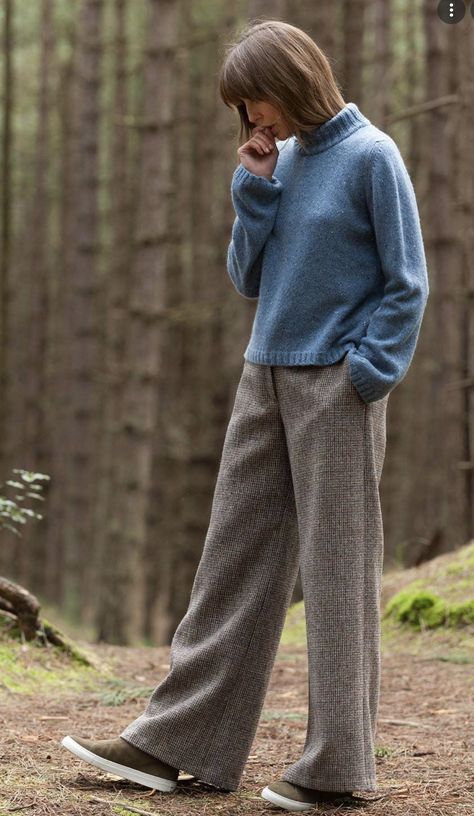 Tweed Trousers Outfit, Marlene Hose, Trousers Outfit, Tweed Trousers, Trouser Outfit, Outfit Women, Harris Tweed, Cashmere Coat, Winter Dresses