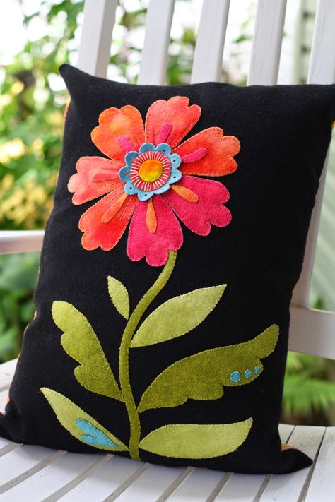 Black Sheep Woolens: Good Bye to Fall Felt Pillow, Diy Pillow Covers, Wool Felt Projects, Applique Pillows, Wool Applique Patterns, Wool Quilts, Bantal Sofa, Wool Embroidery, Felt Embroidery