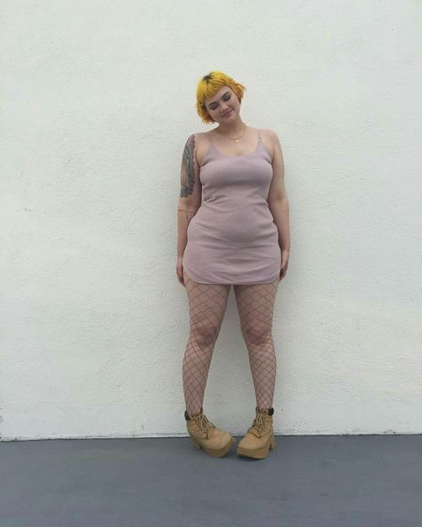 Hip Dip Outfit Ideas, Isabel Hendrix, Trendy Short Hairstyles, My Yellow, Body Types Women, Hips Dips, Tunnel Vision, Back Hat, Yellow Hair