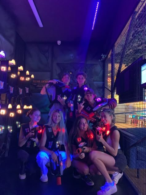 Laser Tag With Friends Aesthetic, Laser Tag Outfit Ideas, 13 Person Group Photo, Laser Tag With Friends, Laser Tag Aesthetic Friends, Group Outing Ideas, Outing Ideas With Friends, Summer Friend Group Activities, Laser Game Aesthetic