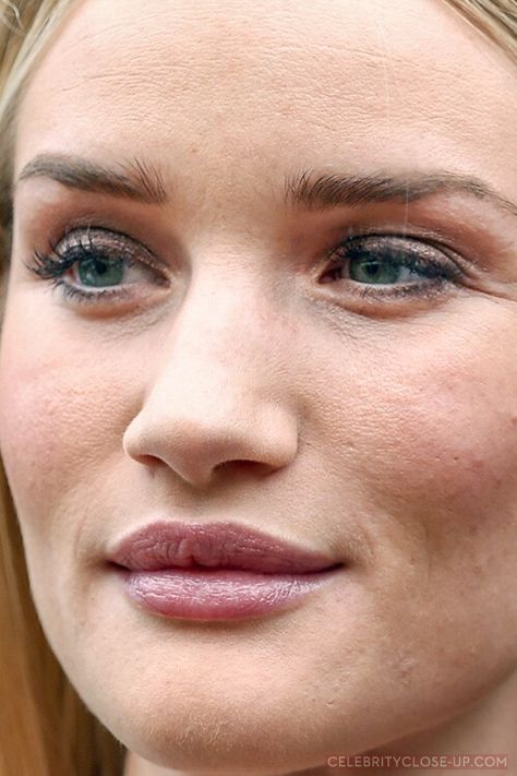 Celebrity closeup Celebrity Skin Texture, Makeup On Textured Skin, Rosie Huntington Whiteley Style, Real Skin, Celebrity Skin, Celebrities Before And After, Rosie Huntington, Fashion Eye Glasses, Makeup Transformation