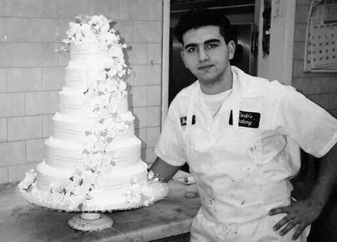 Carlos Valastro "cake boss" Cake Boos, Cake Boss Design, Cake Boss Buddy, Carlos Bakery, Buddy Valastro, Family Photo Album, Cake Boss, Wedding Cake Inspiration, Tuscan Style